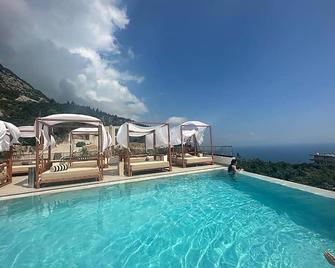Amare Hotel - Palase - Piscina