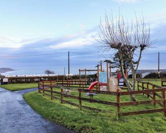 CHALET 27, pet friendly, country holiday cottage in Port Eynon - Swansea
