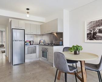 Central 1-Bedroom Apartment with City Views - Sídney - Cocina
