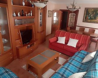 Rural House Tini in Milagros - Milagros - Sala de estar