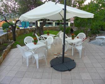 B&B Baia Turchese - Porto Ottiolu - Patio