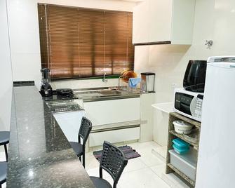 Apto com churrasq em Monte Castelo-Campo Grande MS - Campo Grande - Kitchen