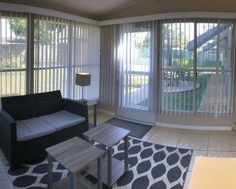 Discount Great Reviews 1 Bdrm Beach, Springs, Lanai, Fenced Yard, Dogs, No Cats - North Port - Sala de estar
