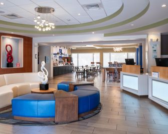 Holiday Inn Express & Suites Lakeland South By IHG - Lakeland - Edificio