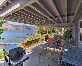 Waterfront Manson Cabin on Lake Chelan w/ Deck! - Manson - Balcony