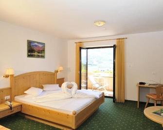 Hotel Weger - Tirolo - Schlafzimmer