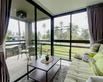 Apartment at Kris Resort BangTao by Lofty - Choeng Thale - Pokój dzienny