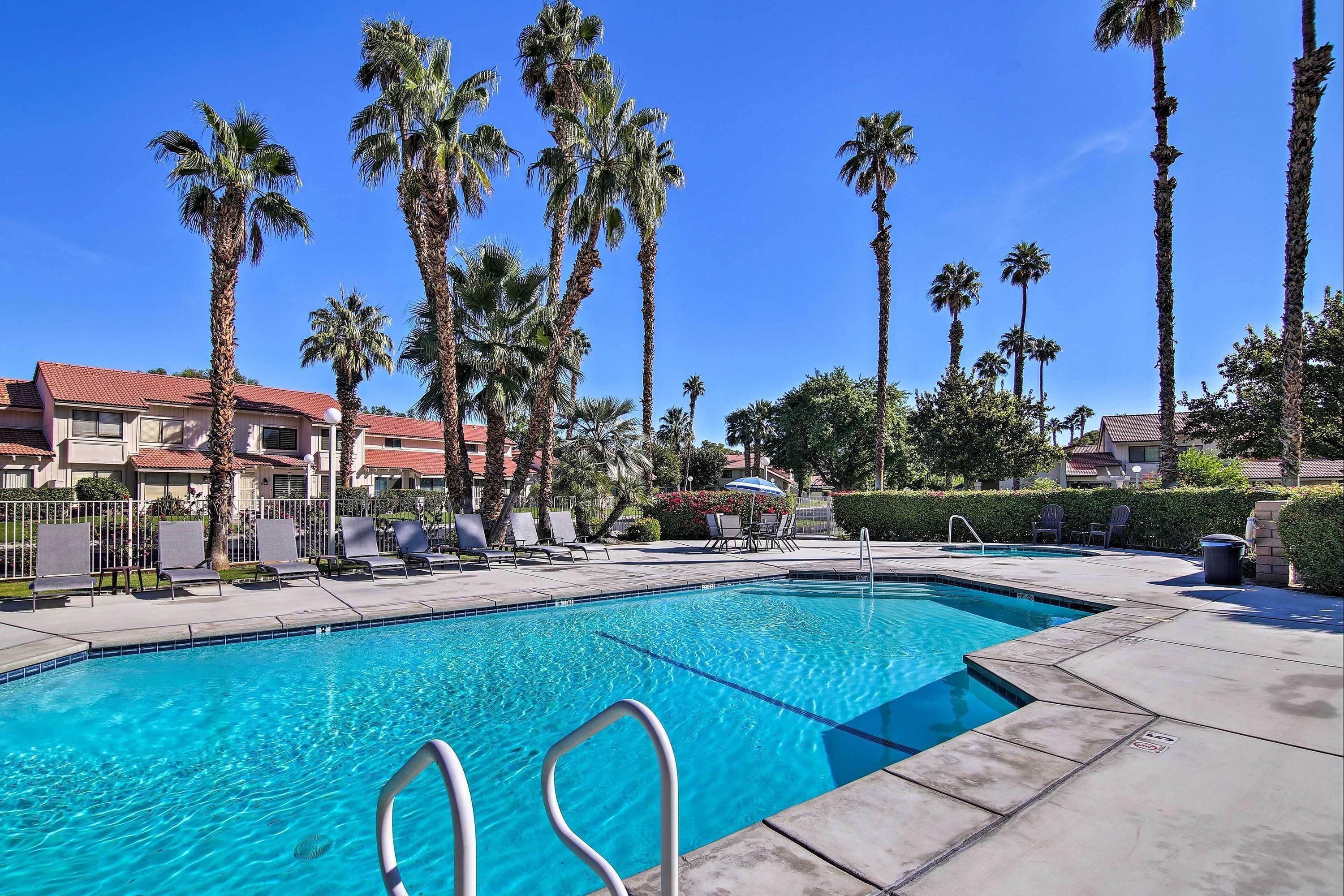 Pool Access & Mtn Views: Palm Springs Retreat! - Palm Springs - Pool