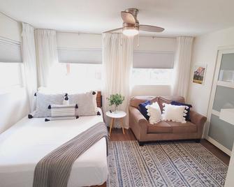 Newly Remodeled Studio in between SF and Napa! - Benicia - Chambre