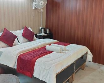 Jayara Resort And Cafe - Barkot - Bedroom