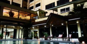 Regent's Park Hotel - Malang