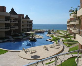 Ocean Front 3 Bedroom Luxury Condo at Playa Grande Resort. - Barra de Navidad - Alberca