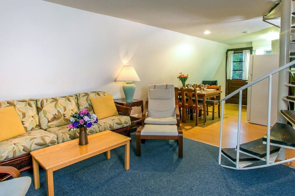 Self-Sufficient Cottages at Even'tide Resort - Wellfleet - Salon
