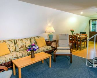 Self-Sufficient Cottages at Even'tide Resort - Wellfleet - Salon