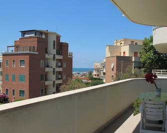 Sea View 2 Minutes From The Beach And Nearby Metro - Lido di Ostia - Balcon