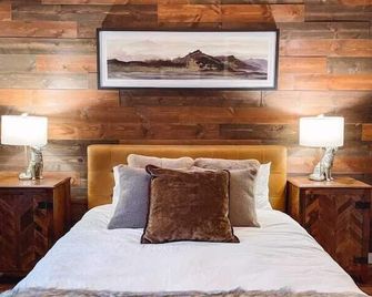 Rustic Chic: Boutique Luxe Near Broadway - Nashville - Habitación
