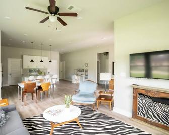 Spacious 3-Bedroom Home with Comfort & Convenience - Family Friendly - Kyle