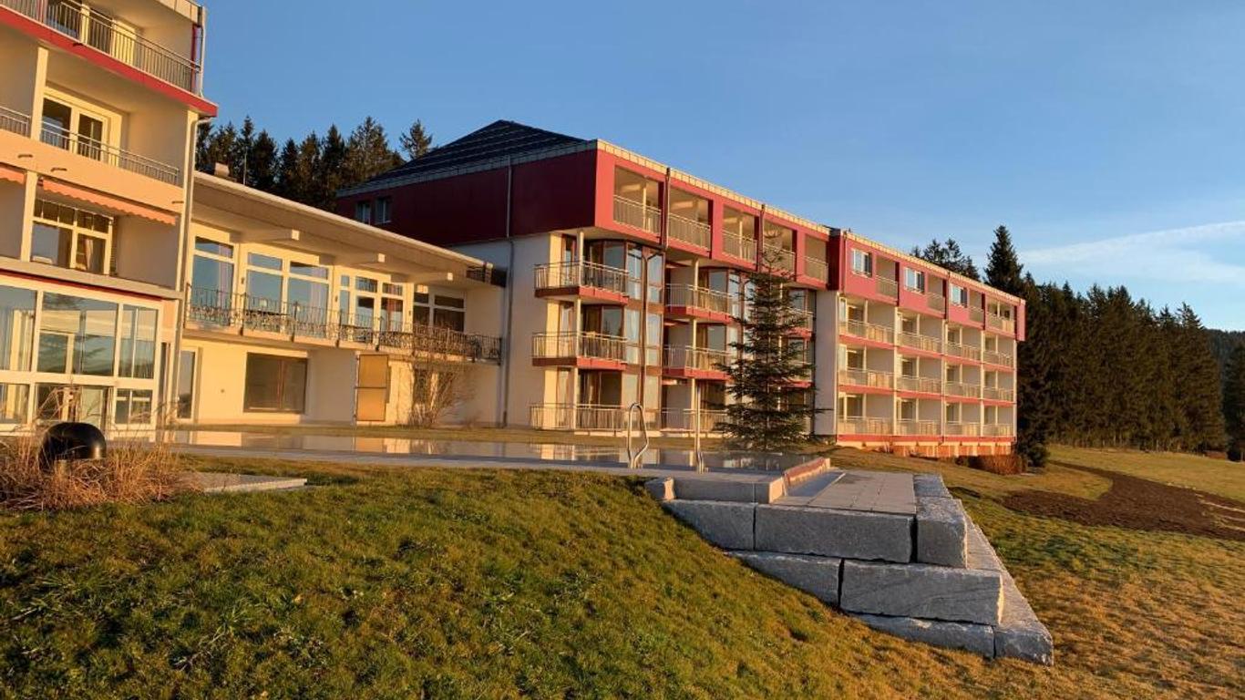 Hotel Saigerhöh Wellness Spa Golf Wandern über dem Titisee