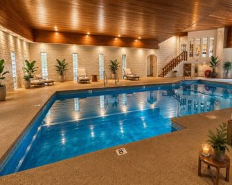 Ramada by Wyndham Lewiston Hotel & Conference Center - Lewiston - Piscina