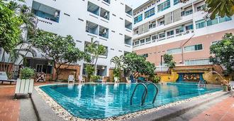 Sutus Court 3 - Pattaya - Pool