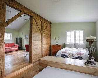 A Cozy Farmstead Cottage Amidst Two Barns in Hudson Valley - Stone Ridge - Habitación