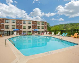 دايز إن باي ويندام ليبرتي - ليبرتي (نيويورك) - حوض السباحة