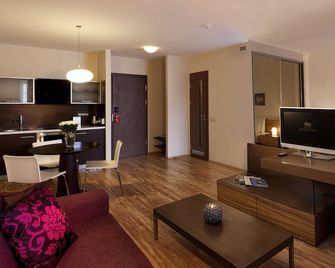 Ararat All Suites Hotel - Klaipėda - Wohnzimmer