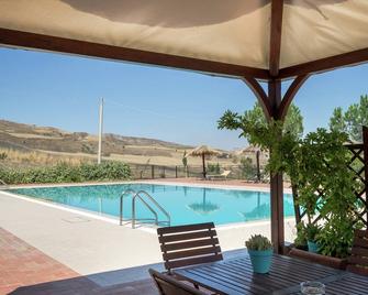 Chic Farmhouse with Sauna, Whirlpool, Patio, Hot Tub, Garden - Petralia Sottana