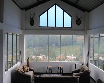 Misty Mountain Villas - Nuwara Eliya - Living room