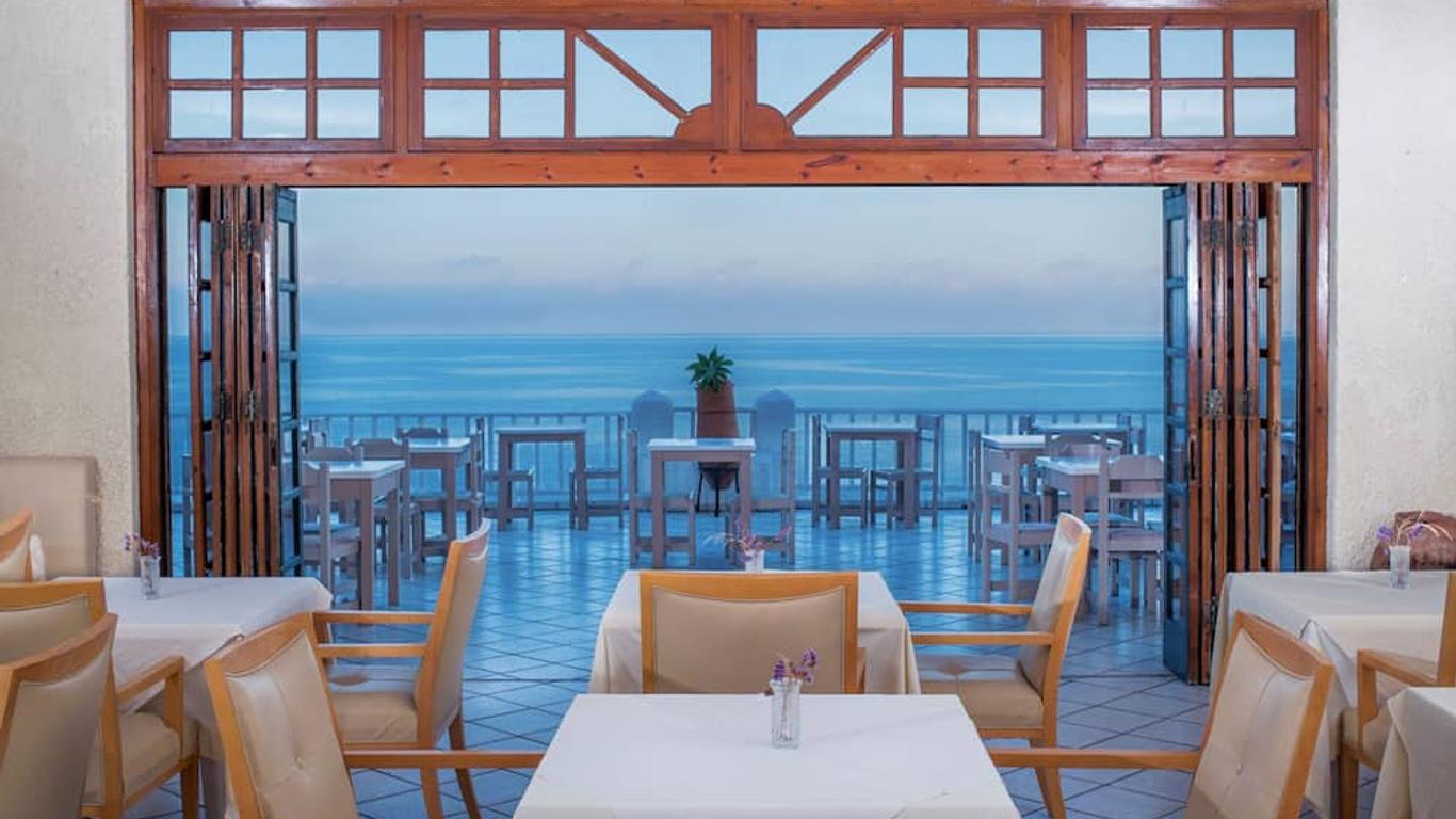 كافوس باي هوتل آند ستديوز