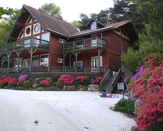 나오스 펜션 - 무주 - 건물