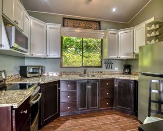 #46 Quetzal Casita by Waiting2Exhale - Tronadora - Cocina