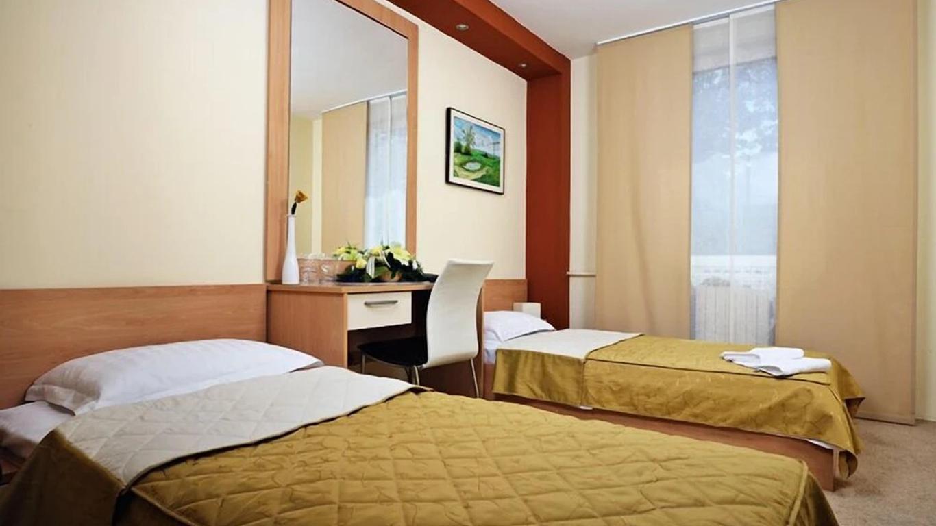 Hotel Tiski Cvet