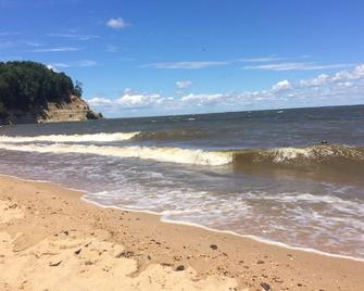 Lake Front/Dock, Hottub, Woods, Kayaks/Sup, 3 Beaches, Fossils, Theater Room - Montross - Playa