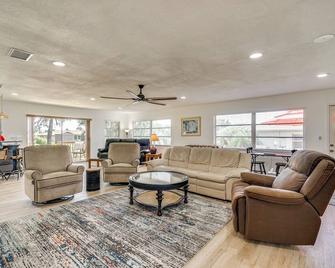 Canal-Front Lake Placid Home w/ Boat Dock & Lift! - Lake Placid - Living room