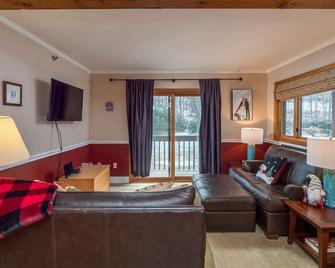 White Cap B-318 | 1 Bed, 1 Bath - Newry - Sala de estar