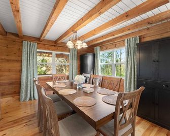 Family Friendly, Sleeps 11, Pets allowed! - Gainesville - Dining room