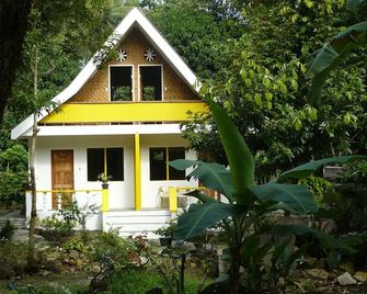 Little Bridges Bed And Breakfast - Mambajao