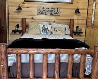 Anderson Paradise Cabin in Albert Pike Recreational Area, Caddo Gap Arkansas - Caddo Gap - Bedroom