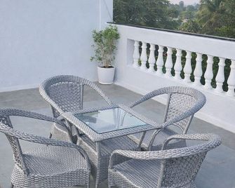 3-bedroom villa in serene Mumbai perfect for relaxing getaways - Mumbai - Balkon