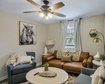 Ath - Hiram - 2br - Pet Friendly - Fenced (Oak) - Hiram - Obývací pokoj
