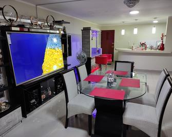 Maxy's Inn Hotel & Suite - Lima - Living room