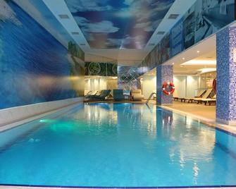 瑞斯酒店 - 伊斯坦堡 - 伊斯坦堡 - 游泳池