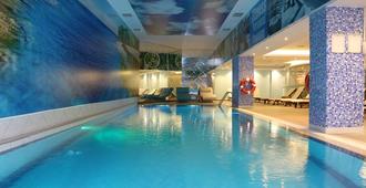 瑞斯酒店 - 伊斯坦堡 - 伊斯坦堡 - 游泳池