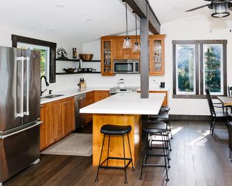 Beautiful Waterfront 4 Season Lake House - Eagle Lake - Cocina