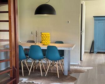Family friendly holiday home with its own jetty and hottub. - Hemelum - Comedor