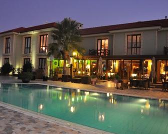 Kyrenia Reymel Hotel - Kyrenia - Zwembad