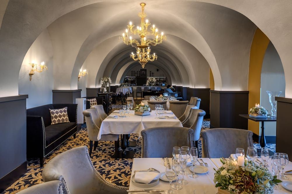 Hotel Du Roi & Spa By Sowell Collection - קרקסון - מסעדה