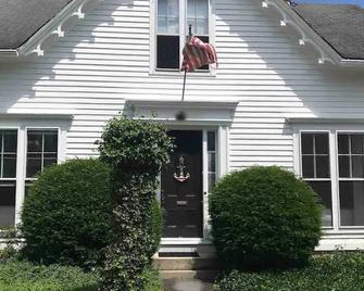 Waterfront Historic Wickford Village Home! - North Kingstown - Building