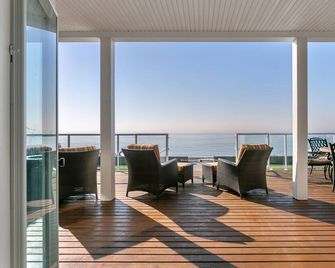 Oceanfront Home with Amazing Views, and Easy Beach Access - Ferndale - Balkon
